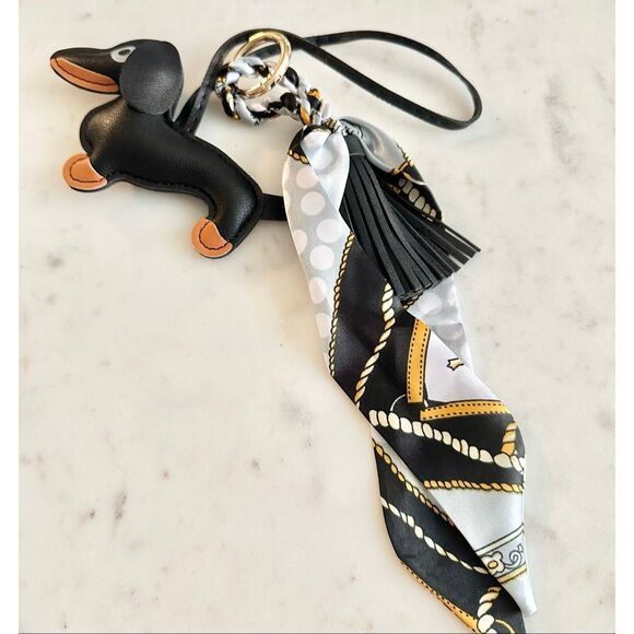 Black and brown doxi / dachshund/ wiener dog purse charm - Picture 1 of 2